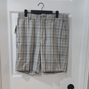 Haggar - Performance COOL 18 Men's Plaid Flat Front Shorts - Gray and Black